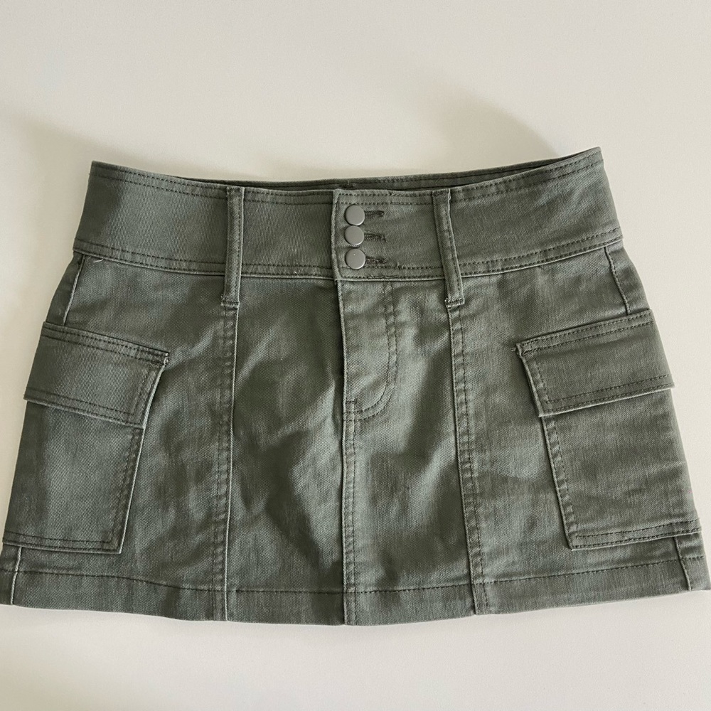 Green cargo skirt